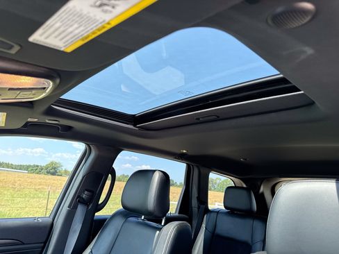 Used 2022 Jeep Grand Cherokee Laredo X RWD image 22