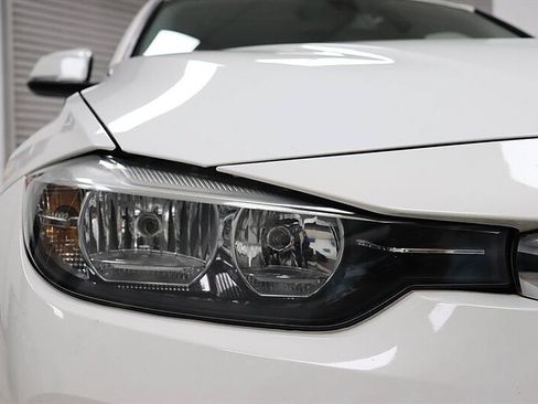 Used 2017 BMW 320i Sedan RWD image 32