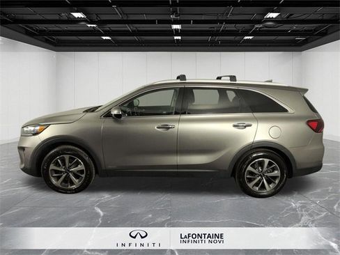 Used 2019 Kia Sorento EX image 2