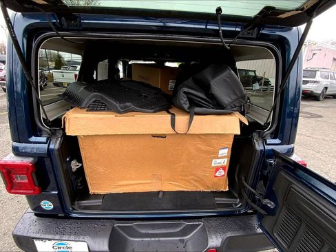 Certified 2025 Jeep Wrangler Sahara w/ Dual Top Group image 16