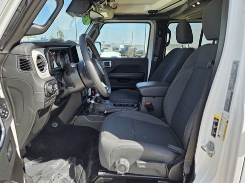Used 2025 Jeep Wrangler Unlimited Sahara AWD/4WD image 10