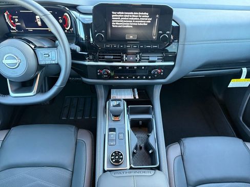 New 2025 Nissan Pathfinder Platinum w/ Black Appearance Package image 11