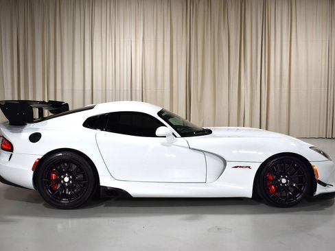 Used 2016 Dodge Viper ACR RWD image 3