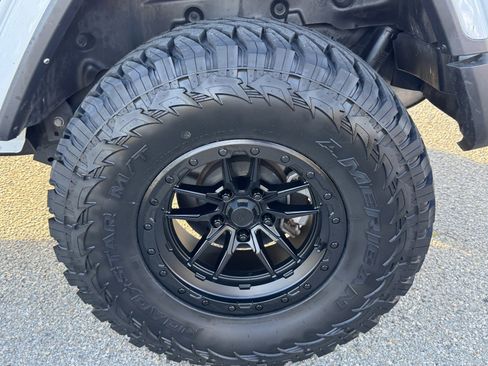 Certified 2024 Jeep Wrangler Unlimited Sahara image 28