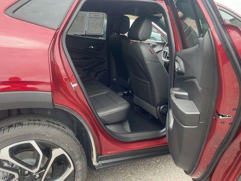 Used 2025 Chevrolet Trax RS w/ Driver Confidence Package FWD image 26