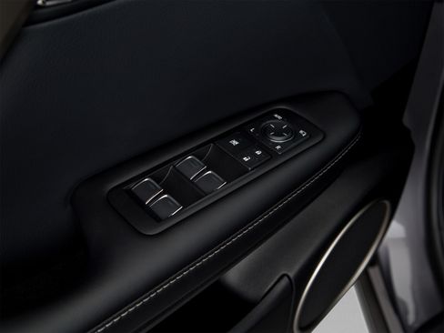 Used 2018 Lexus RX 450h AWD w/ Premium Package image 13