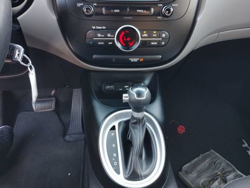 Used 2017 Kia Soul + FWD image 18