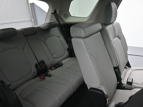 Used 2025 Honda Pilot Touring image 14