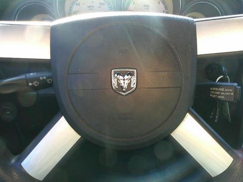 Used 2010 Dodge Challenger SE image 9