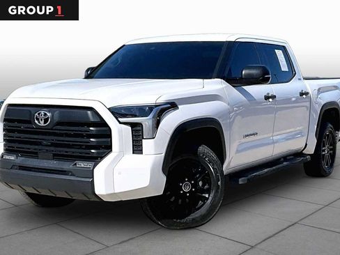 Used 2022 Toyota Tundra SR5 w/ SR5 Convenience Package AWD/4WD image 1