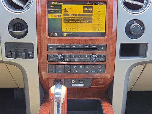 Used 2010 Ford F150 Lariat RWD image 14