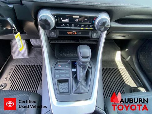 Used 2022 Toyota RAV4 LE AWD/4WD image 38