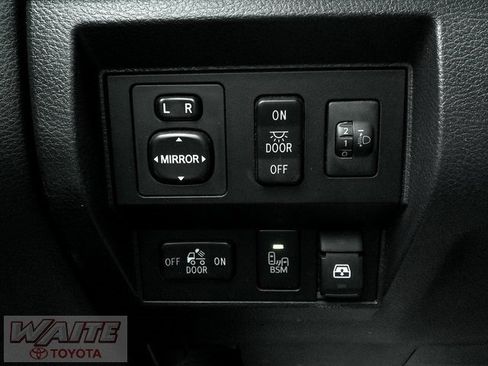 Used 2017 Toyota Tundra Limited image 18