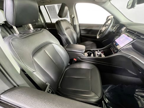 Used 2022 Jeep Grand Cherokee Limited image 28