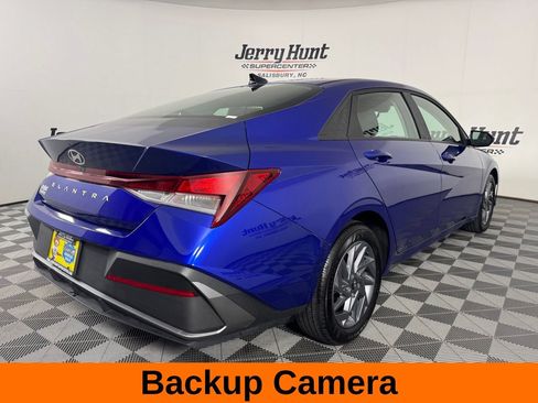 Used 2024 Hyundai Elantra SEL FWD image 7