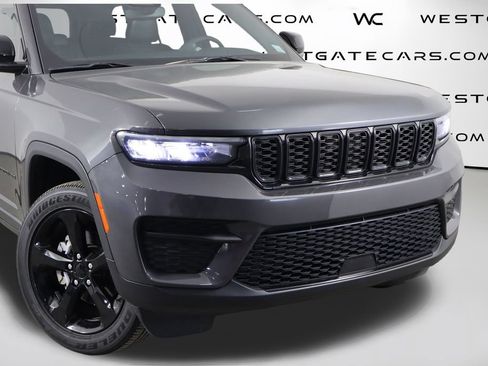 Used 2023 Jeep Grand Cherokee Altitude RWD image 52