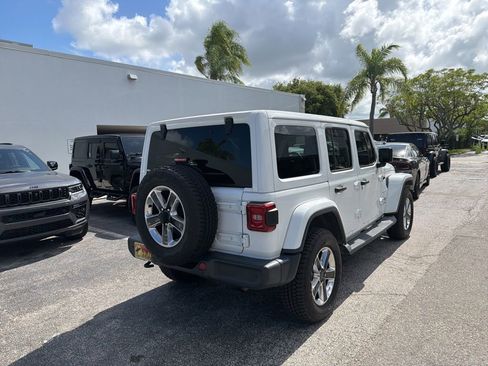 Used 2018 Jeep Wrangler Unlimited Sahara AWD/4WD image 8