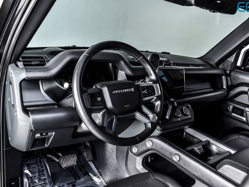 Used 2025 Land Rover Defender 110 X-Dynamic SE AWD/4WD image 17