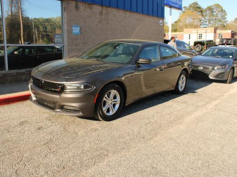 Used 2020 Dodge Charger SXT w/ Leather Interior Group image 3