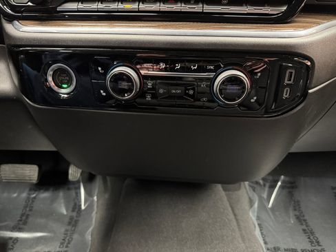 Used 2024 Chevrolet Silverado 1500 LT AWD/4WD image 17