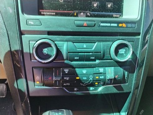 Used 2016 Ford Explorer XLT w/ Equipment Group 202A image 21