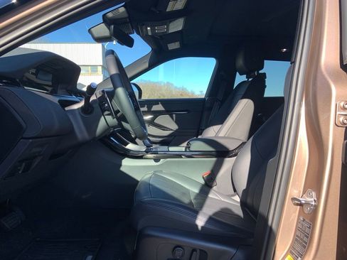 New 2025 Land Rover Range Rover Evoque S image 11
