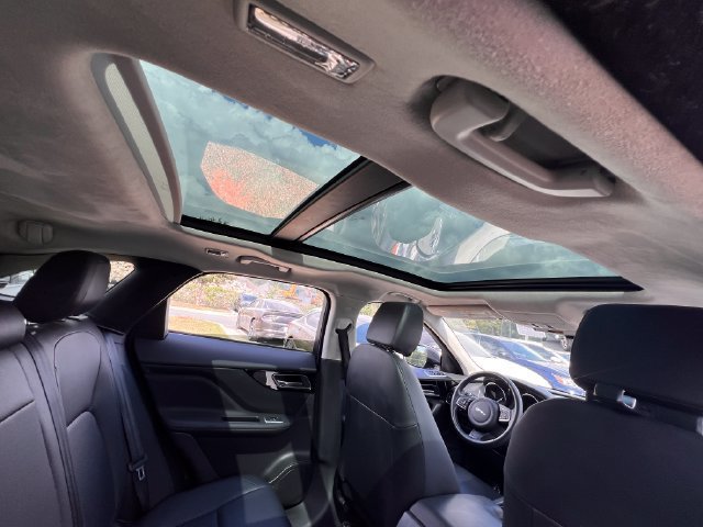 Used 2020 Jaguar F-PACE Premium AWD/4WD image 32