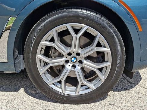 Used 2024 BMW X7 xDrive40i w/ Premium Package AWD/4WD image 8