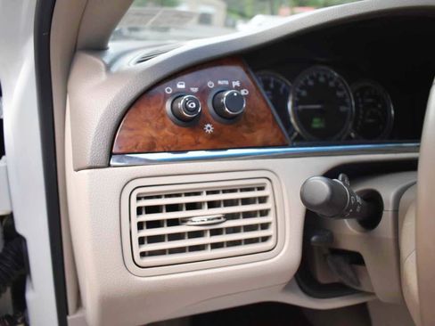 Used 2005 Buick LaCrosse CXL FWD image 60