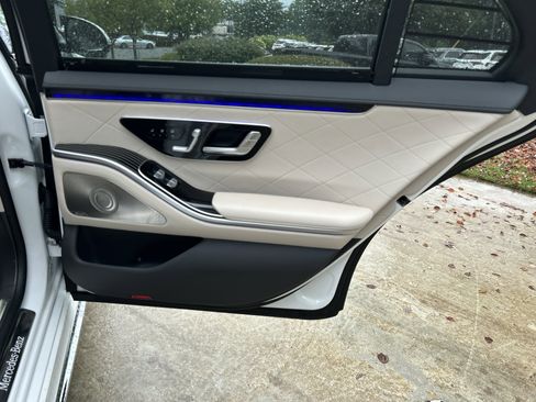 Certified 2025 Mercedes-Benz S 580 4MATIC Sedan w/ AMG Line Package image 41