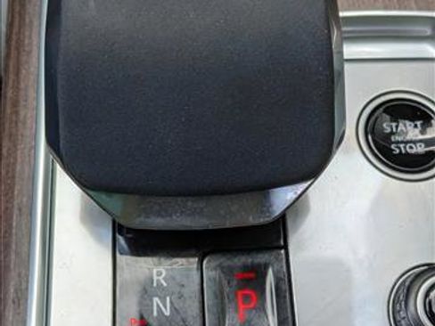 Certified 2023 Land Rover Range Rover SE image 16