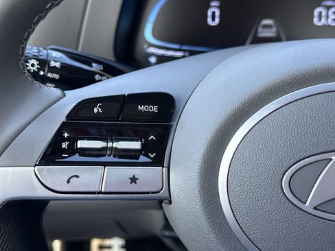 Used 2025 Hyundai Elantra Sport image 20