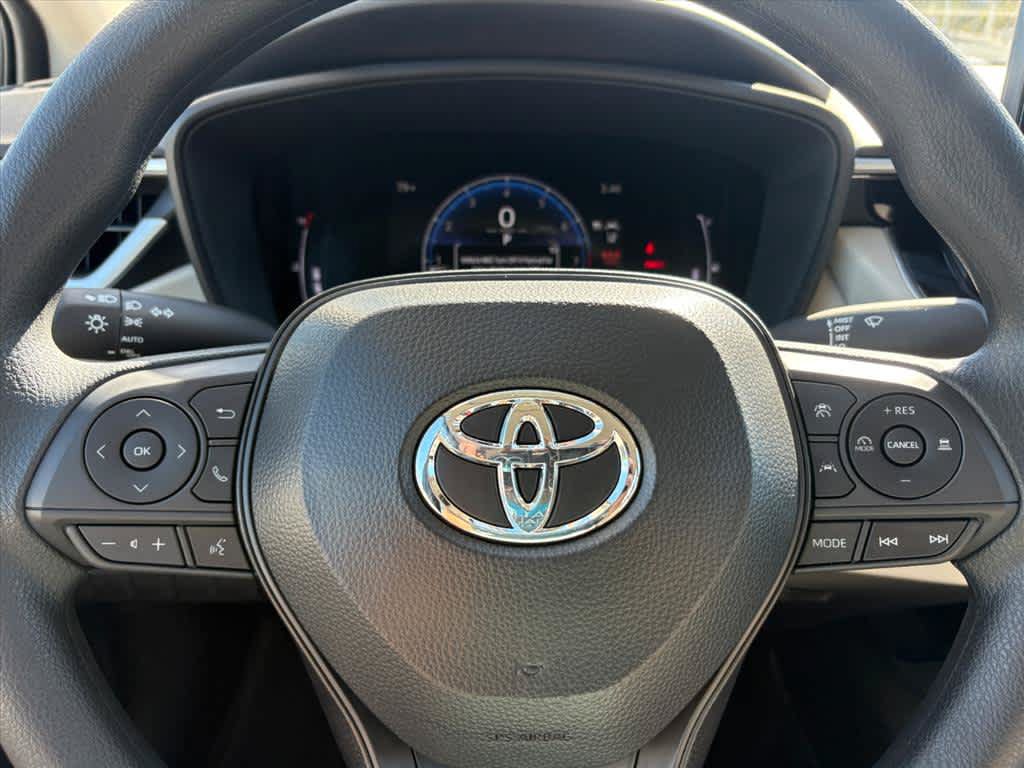 Used 2027 Toyota Corolla LE FWD image 16