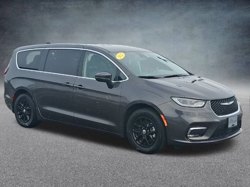 Used 2023 Chrysler Pacifica Touring-L image 3