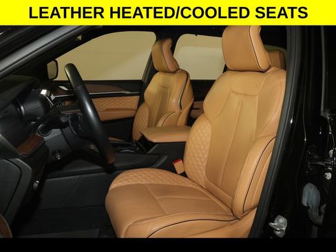 Used 2023 Jeep Grand Cherokee Summit w/ Advanced Protech Group IV AWD/4WD image 4