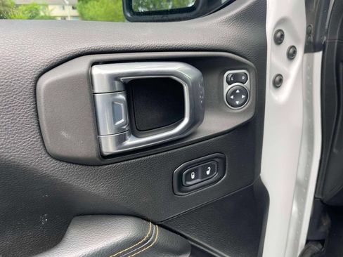 Used 2021 Jeep Wrangler Unlimited Sahara AWD/4WD image 16