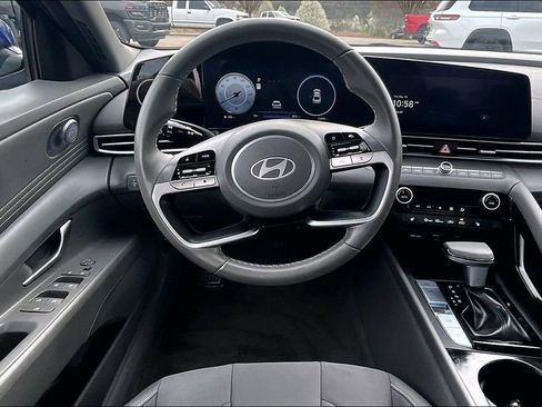 Used 2025 Hyundai Elantra SEL image 5