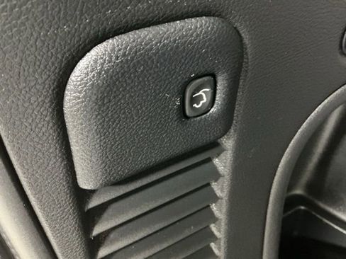 Used 2021 Jeep Grand Cherokee Laredo X image 10