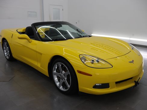 Used 2007 Chevrolet Corvette Coupe w/ Preferred Equipment Group RWD image 41
