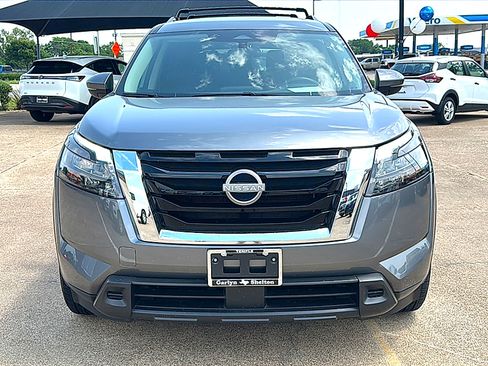 Used 2025 Nissan Pathfinder SV FWD image 11