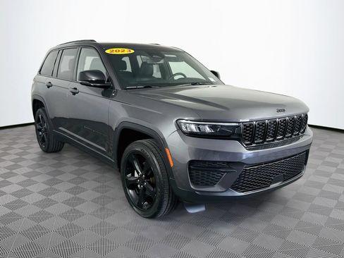 Certified 2023 Jeep Grand Cherokee Altitude AWD/4WD image 2