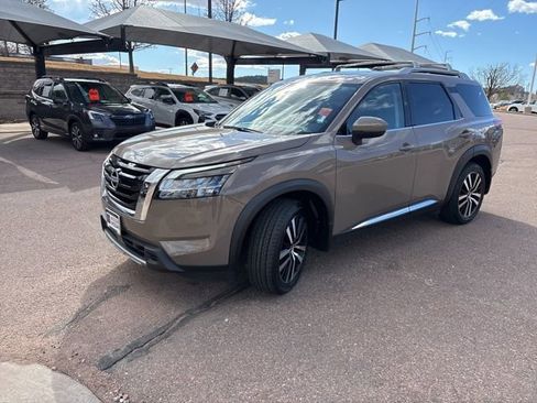 Used 2024 Nissan Pathfinder Platinum w/ Cargo Package image 3