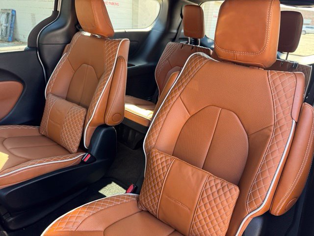 Used 2026 Chrysler Pacifica Pinnacle FWD image 12