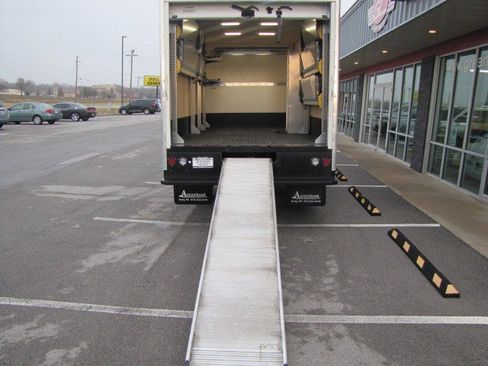 Used 2015 Ford F550 2WD Regular Cab Super Duty image 6