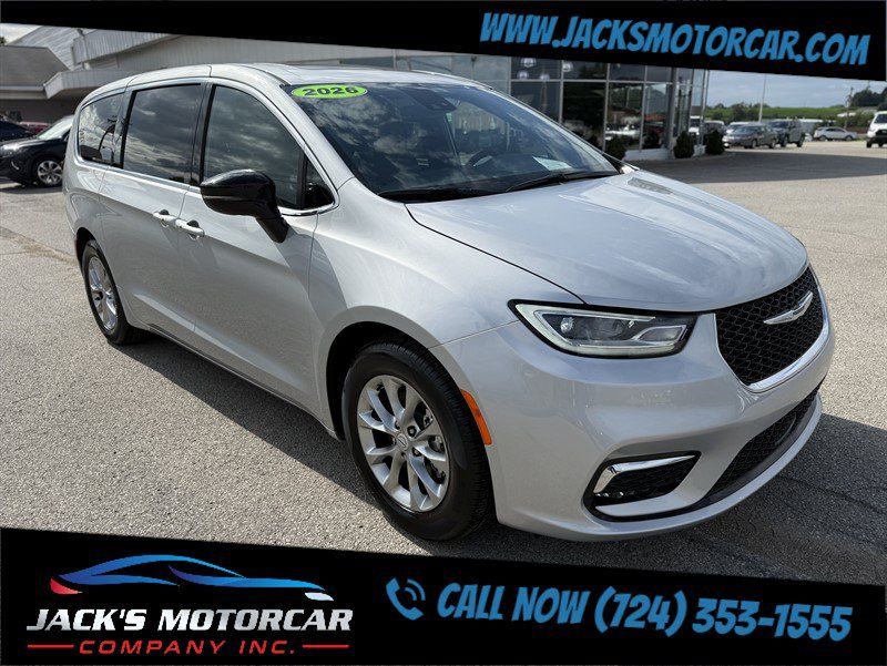 Used 2026 Chrysler Pacifica Limited FWD image 1