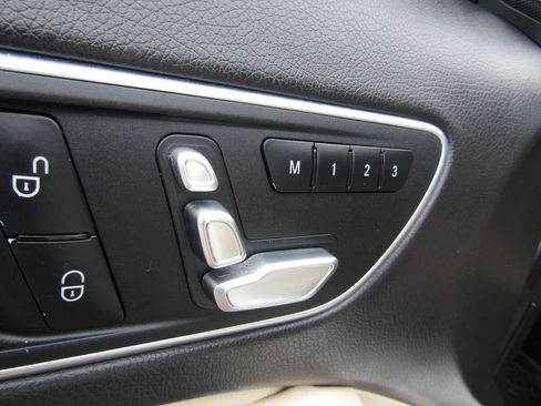 Used 2020 Mercedes-Benz GLA 250 4MATIC w/ Premium Package image 19