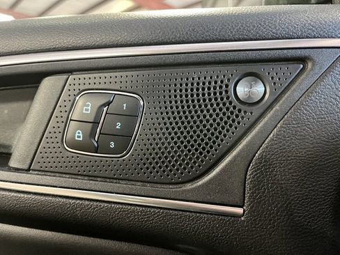 Used 2022 Ford Edge Titanium image 22