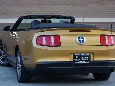 Used 2010 Ford Mustang Convertible RWD image 17