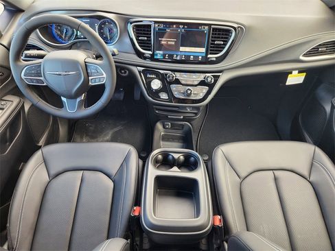 New 2026 Chrysler Pacifica Select image 18