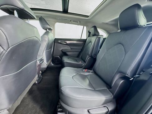 Used 2023 Toyota Highlander Platinum image 22